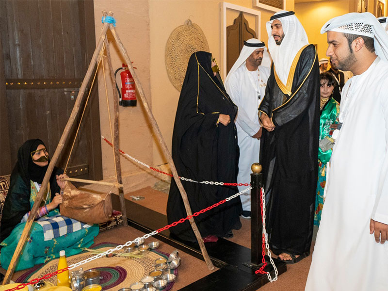 بالفيديو... بهذه العبارة المؤثرة استقبل أبناء الإمارات الأمير خالد الفيصل